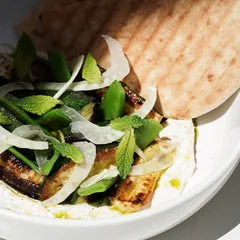 Crispy zucchini & labneh