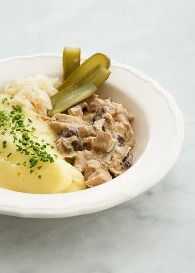 Chicken fricassee with buckwheat / mashed potato