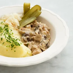 Chicken fricassee with buckwheat / mashed potato